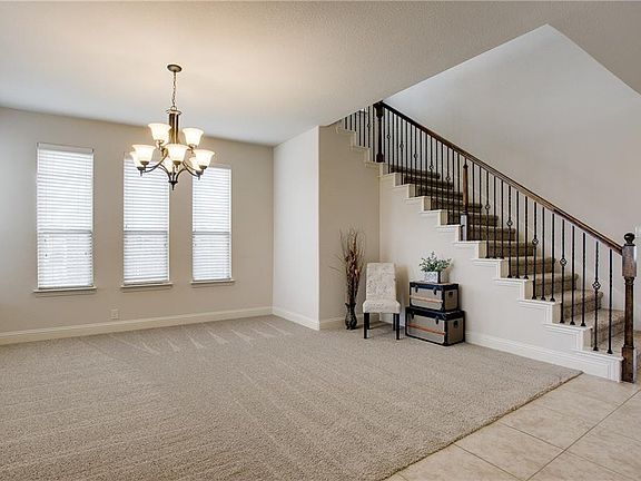4th image of 805 Graham Dr