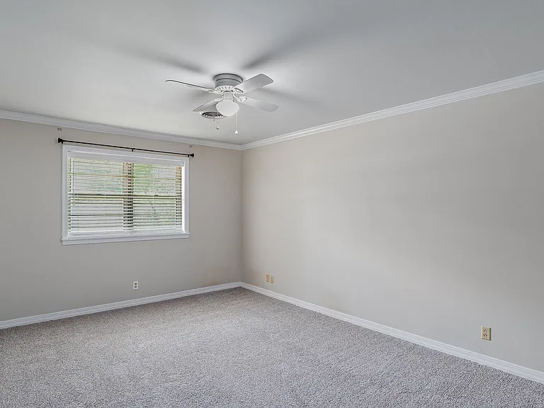 1554 Westbury Dr — Photo 11