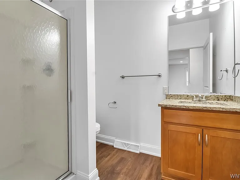 5849 Broadway St #8 — Photo 11