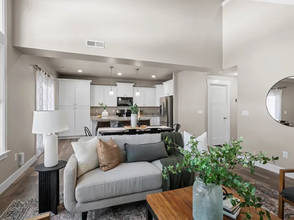 1739 Holladay Hill Ln, Holladay, UT 84124