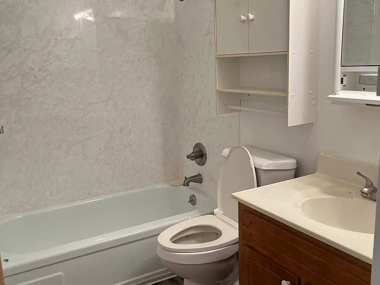 401 SW Elm St #1 — Photo 7
