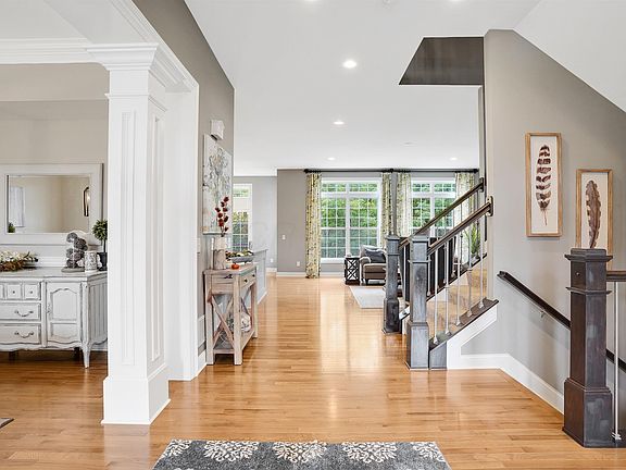 5th image of 4950 Tralee Ln
