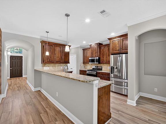 3rd image of 1004 E Main St