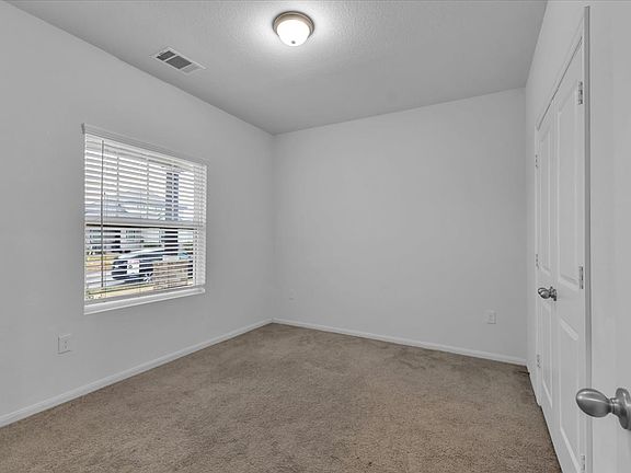 3rd image of 209 Oldbridge Dr