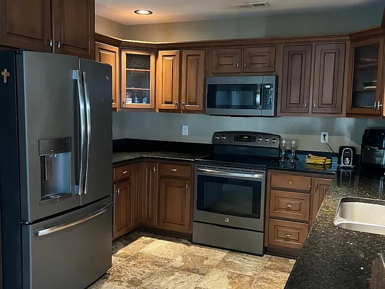 405 Century Dr — Photo 5