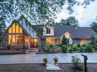 260 Bunker Hill Dr, Brookfield, WI 53005