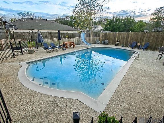 2nd image of 7762 Sevenoaks Ave