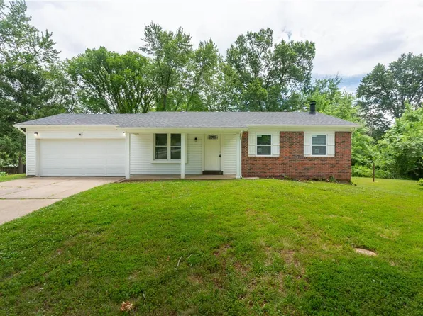 1470 Villa Lago Dr, Saint Louis, MO 63138