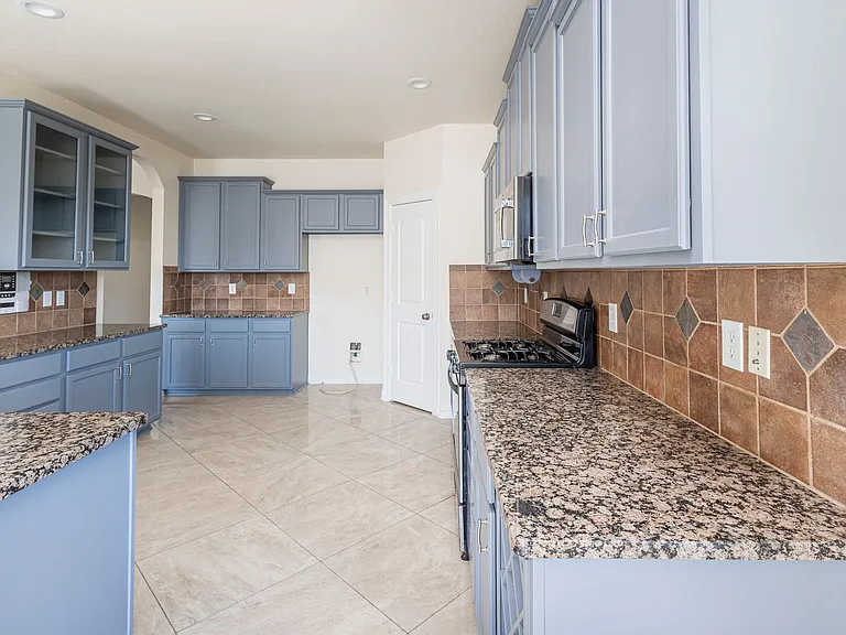 2905 Preston Ln — Photo 33