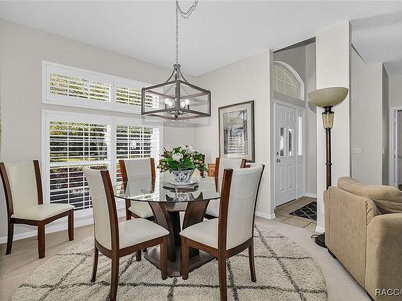 5th image of 19 Oak Village Blvd S