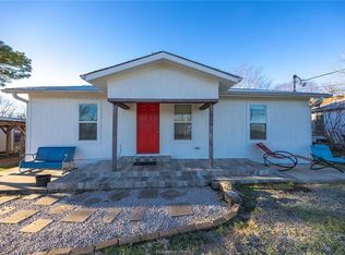 1003 N Banks St, Caldwell, TX 77836