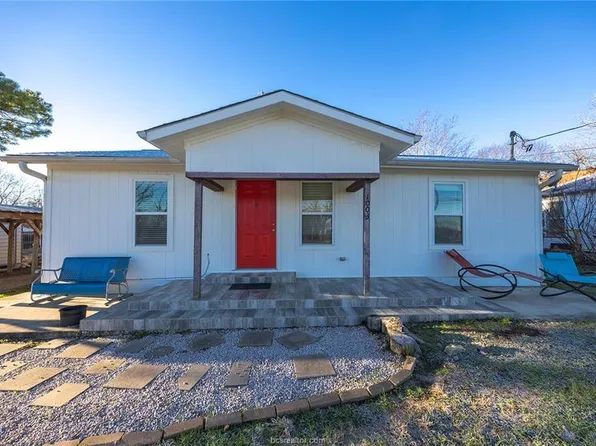 1003 N Banks St, Caldwell, TX 77836