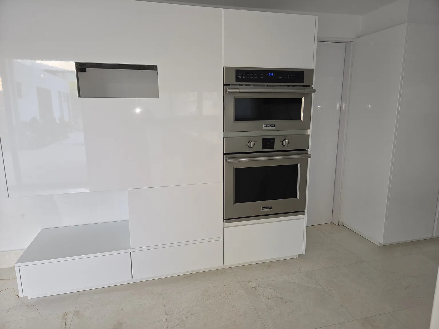 4 bed, 4.5 bath, 3500 sqft, $13,000 — Photo 3