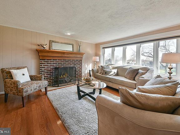 5th image of 120 Holly Dr