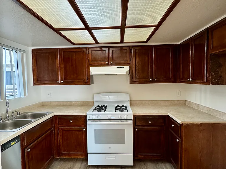 814 E Windsor Rd #106 — Photo 2
