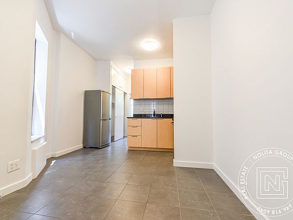 4th image of 181 E Broadway #2