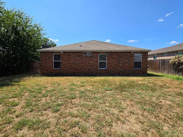 3303 Driftwood Dr — Photo 18