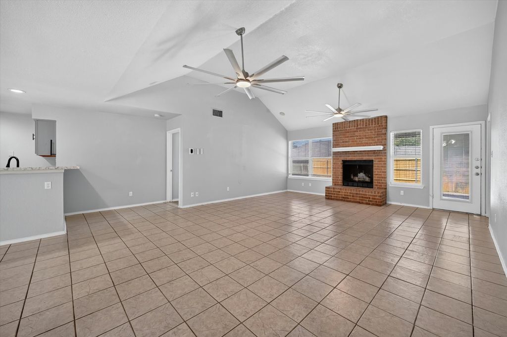 7405 Emerywood Ln, Fort Worth, TX - View 3
