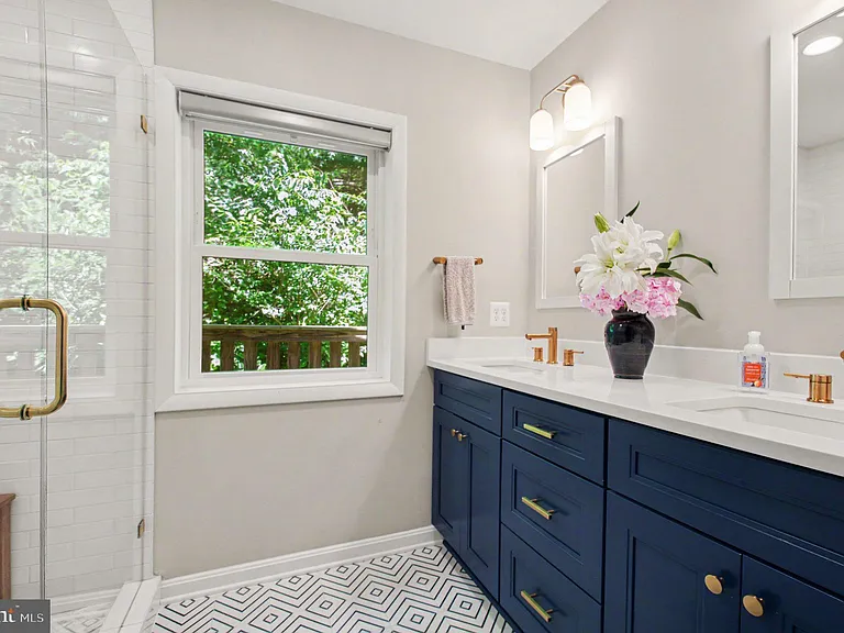 6417 Berkshire Dr — Photo 12