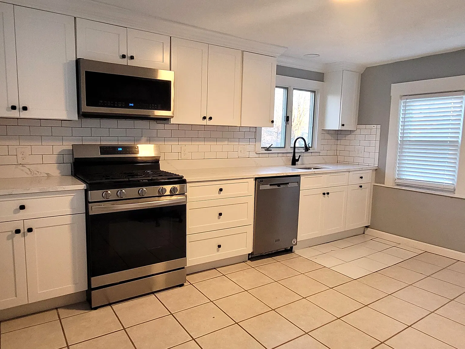 2 bed, 1200 sqft, $2,590 — Photo 1