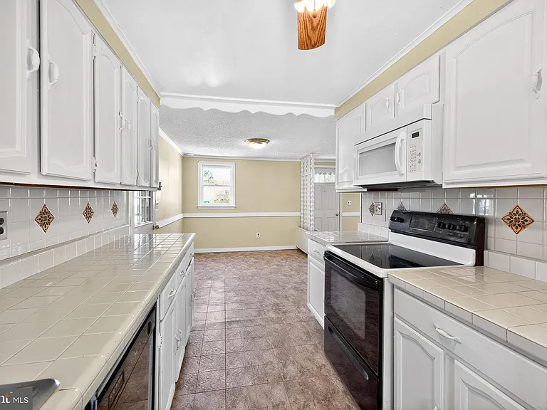 101 E Liberty St — Photo 14