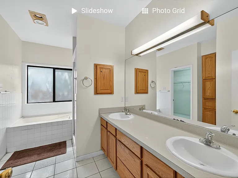14043 Oakhill Way — Photo 32