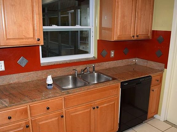 3rd image of 1414 Berkshire Dr