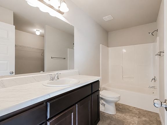5th image of 243 N Broadway Dr