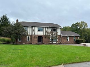 9571 Park Place Dr, Brecksville, OH 44141