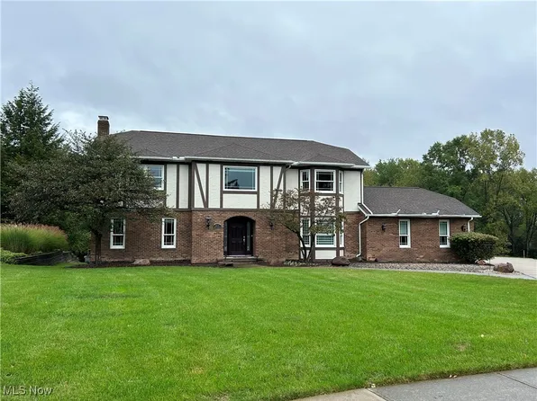 9571 Park Place Dr, Brecksville, OH 44141