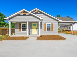 505 S Oak St, Seneca, SC 29678