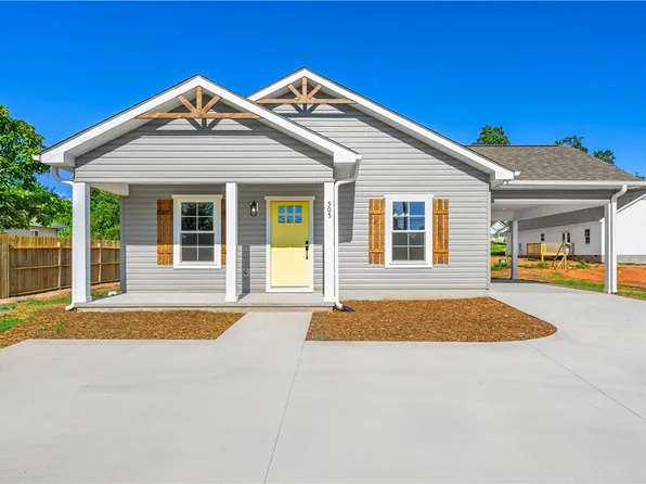 505 S Oak St, Seneca, SC 29678