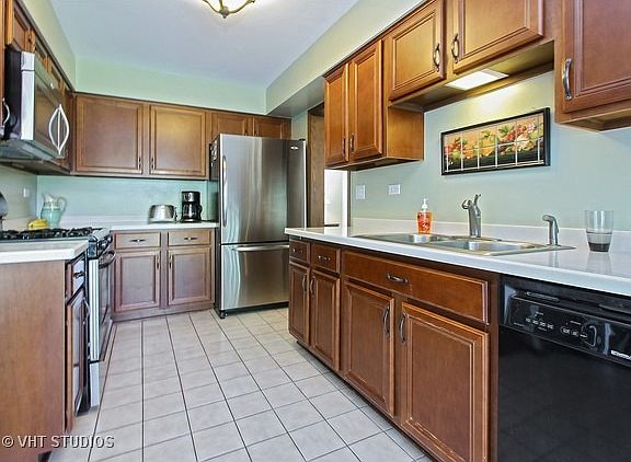 5th image of 750 Summit Dr