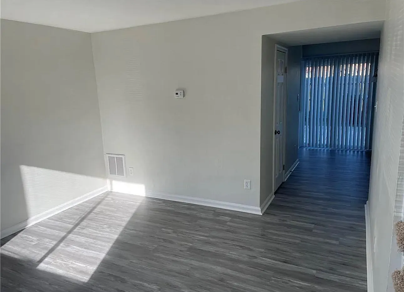 1304 Green Cedar Ln — Photo 3