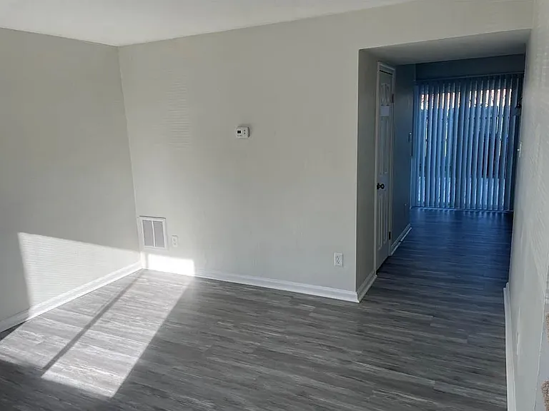 1304 Green Cedar Ln — Photo 3