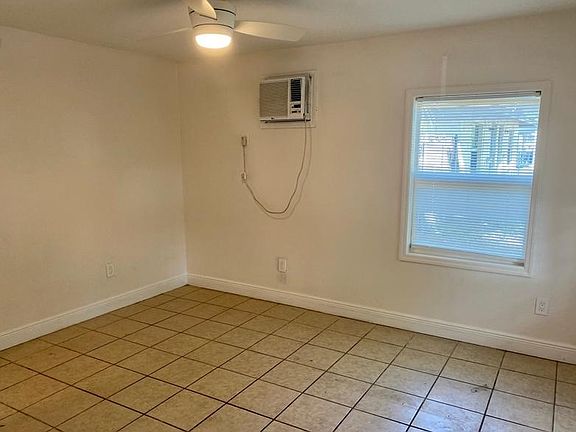 4th image of 2802 E Clark St APT A