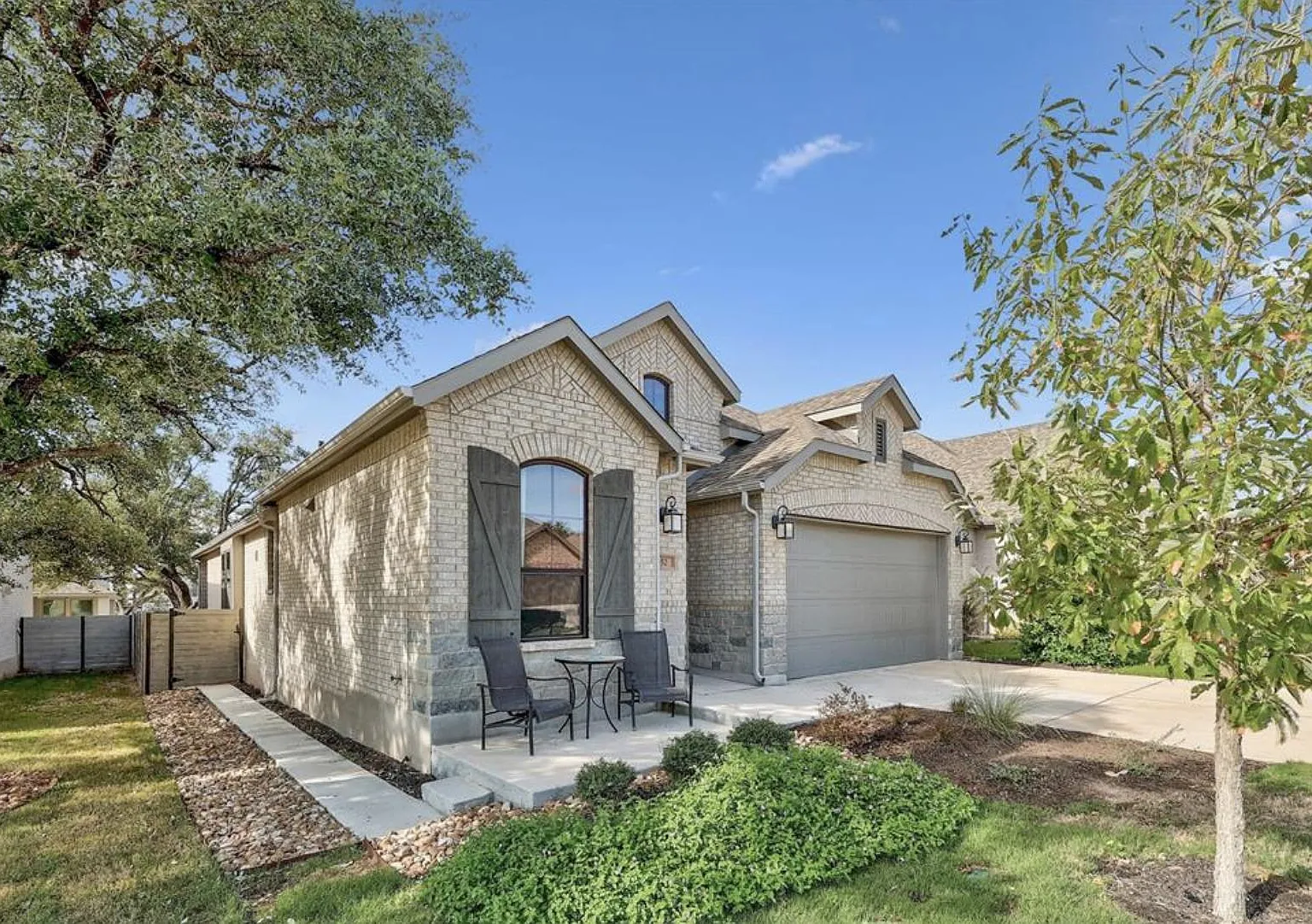 4 bed, 3.0 bath, 1928 sqft, $2,975 — Photo 2