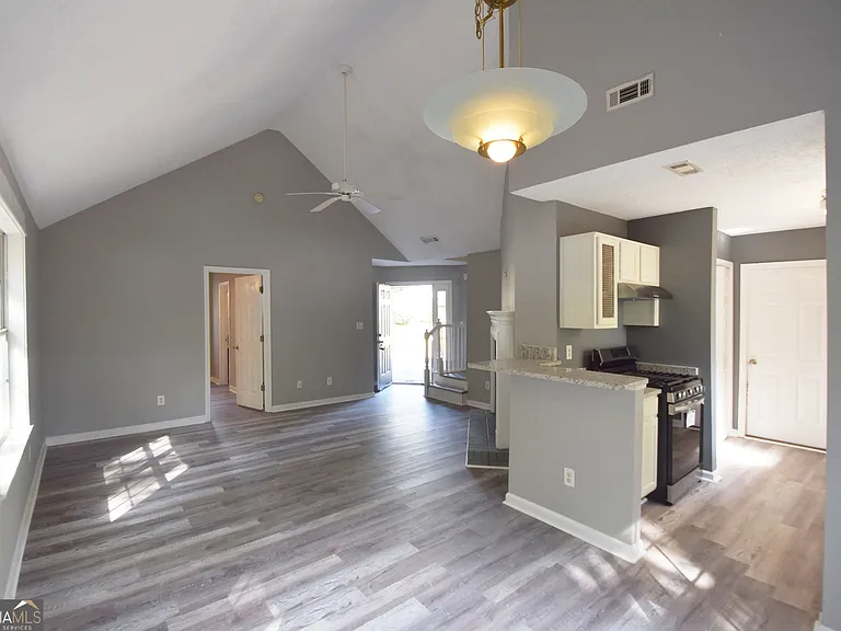 700 S Fairfield Dr — Photo 4