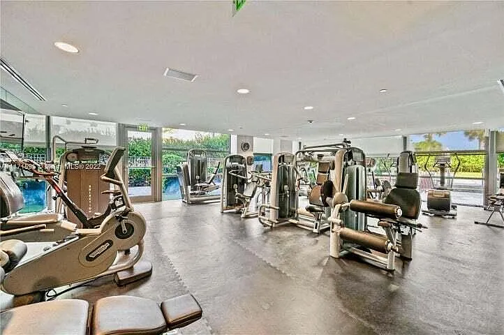 1 bed, 833 sqft, $6,200 — Photo 3