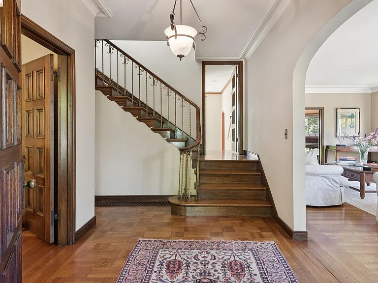 15 Selborne Dr — Photo 3