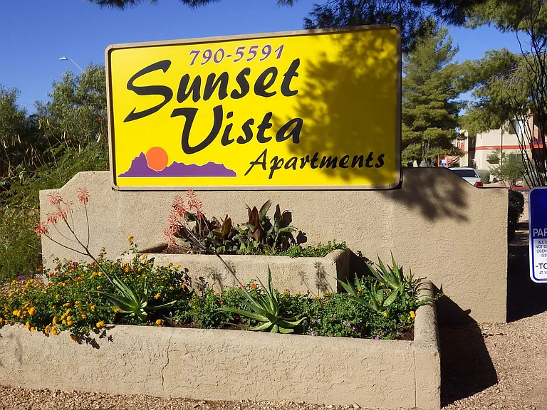 Sunset Vista Apartments — Photo 1