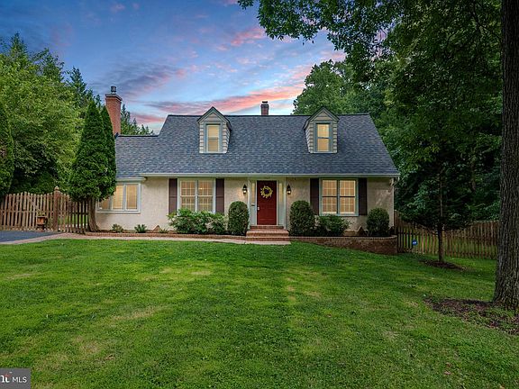 2nd image of 1007 Evonshire Ln