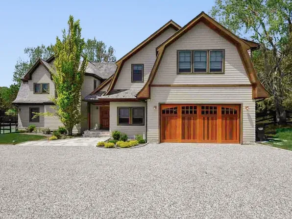 1366 Scuttle Hole Rd, Water Mill, NY 11976