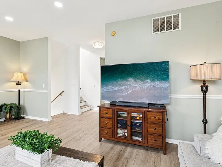 515 Declaration Ln — Photo 5