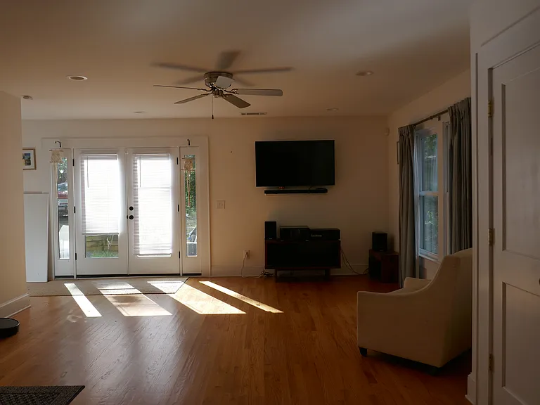 73 Mortimer St SE — Photo 4