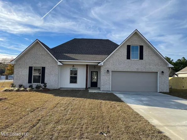 11400 Memphis Cir, Ocean Springs, MS 39564