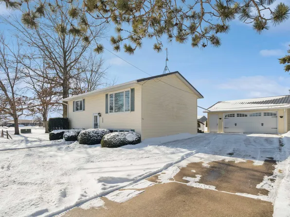511 2nd St SW, Waukon, IA 52172