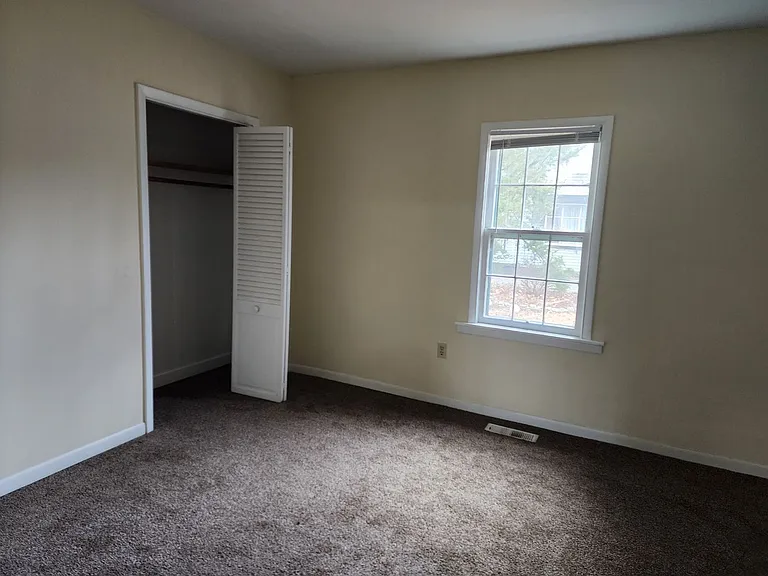 1004 Hampton Ave — Photo 6