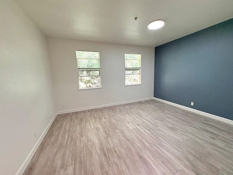 2211 Beech Cir — Photo 6