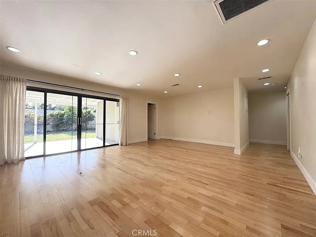 4 bed, 4.5 bath, 1848 sqft, $5,200 — Photo 3